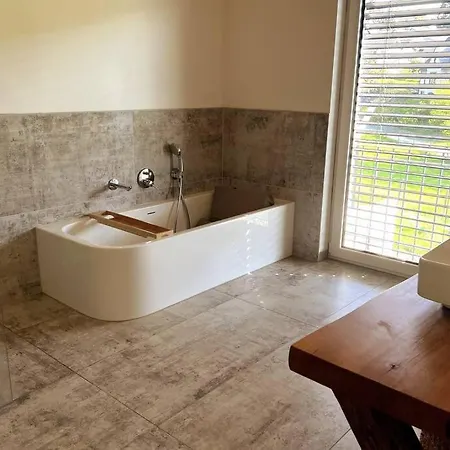 Apartment Forest Retreat- Serene 160m2 With Forest Views