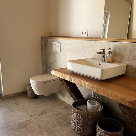 Apartment Forest Retreat- Serene 160m2 With Forest Views *