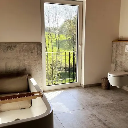 Apartment Forest Retreat- Serene 160m2 With Forest Views