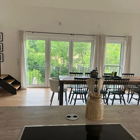 Forest Retreat- Serene 160m2 With Forest Views